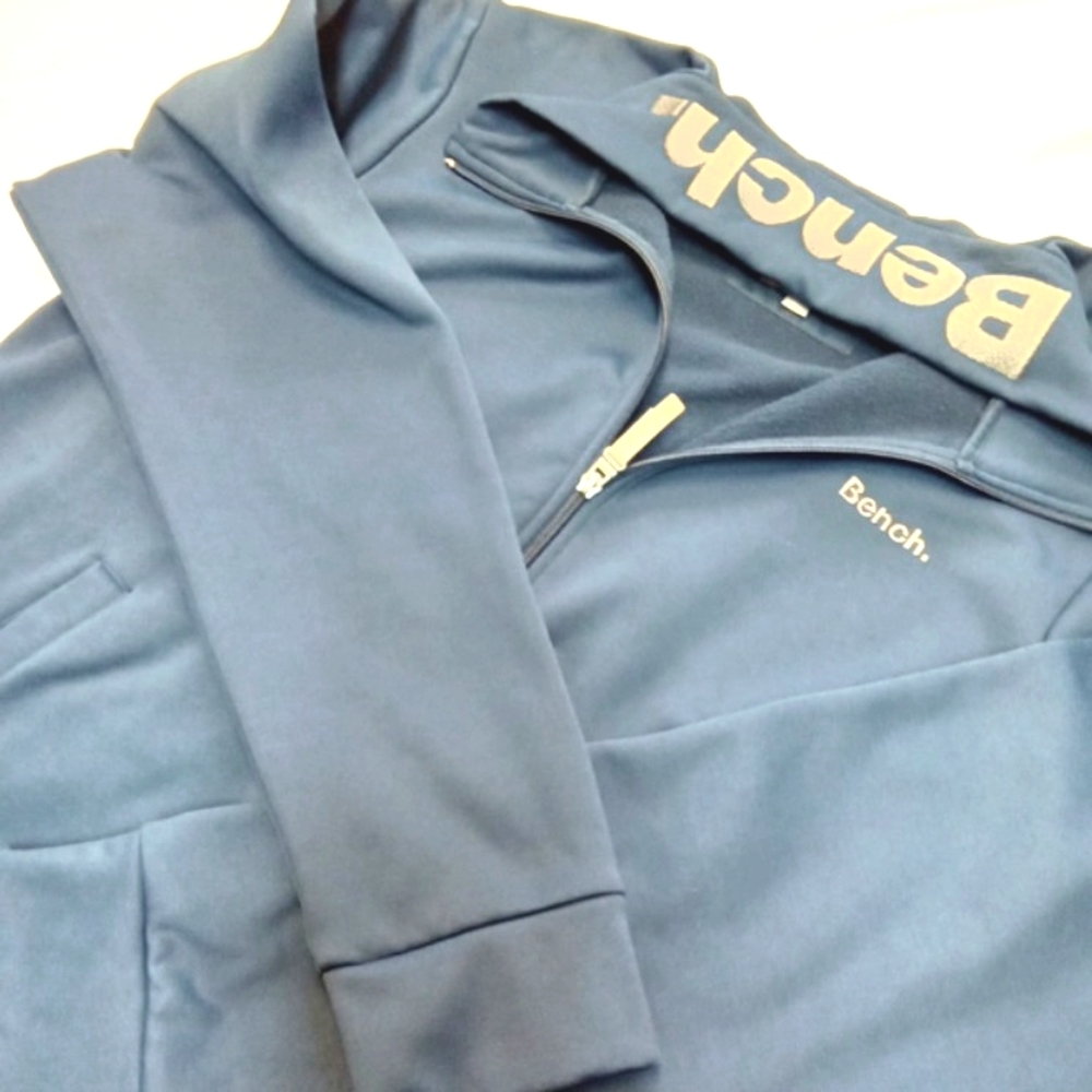 MEN'S NWOT ZIP-UP | BENCH